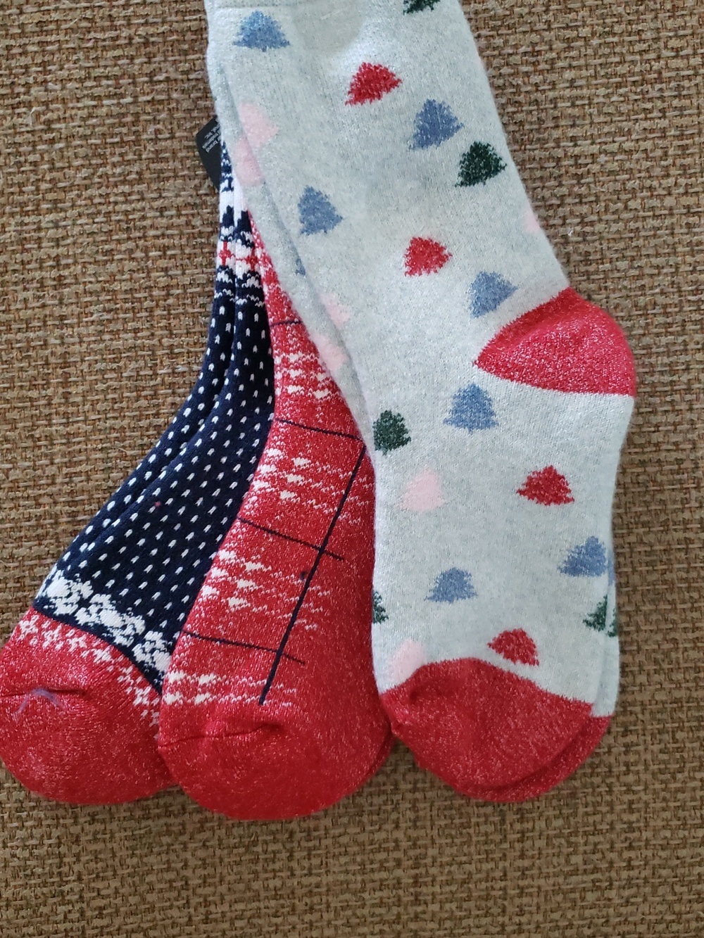 NWT-Cuddl Duds Ladies 3-Pack Patterned Holiday Lounge Socks Ladies Shoe SZ 4-10 - Picture 5 of 8